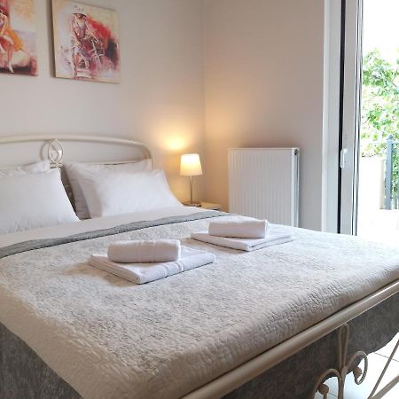 New, Bright, Cozy, Autonomous Apartment With Private Entrance And Garden, 42 M2, 5Min To The Beach And City Center Καλαμάτα Εξωτερικό φωτογραφία
