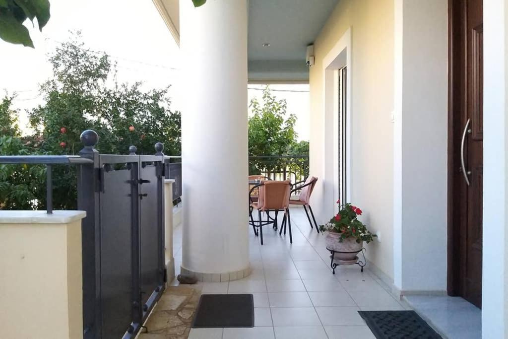 New, Bright, Cozy, Autonomous Apartment With Private Entrance And Garden, 42 M2, 5Min To The Beach And City Center Καλαμάτα Εξωτερικό φωτογραφία