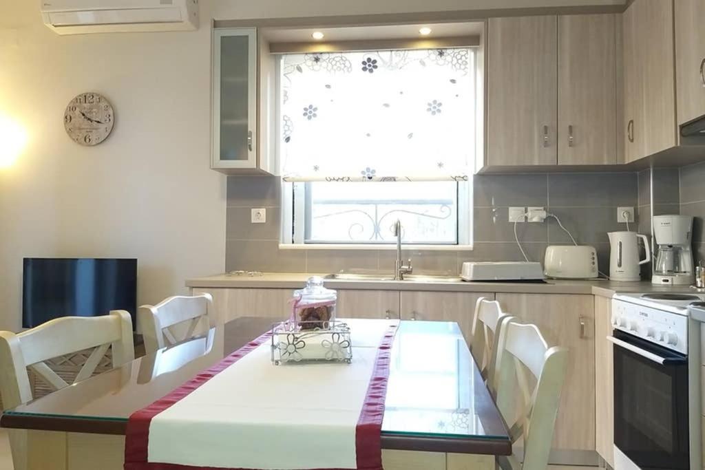 New, Bright, Cozy, Autonomous Apartment With Private Entrance And Garden, 42 M2, 5Min To The Beach And City Center Καλαμάτα Εξωτερικό φωτογραφία