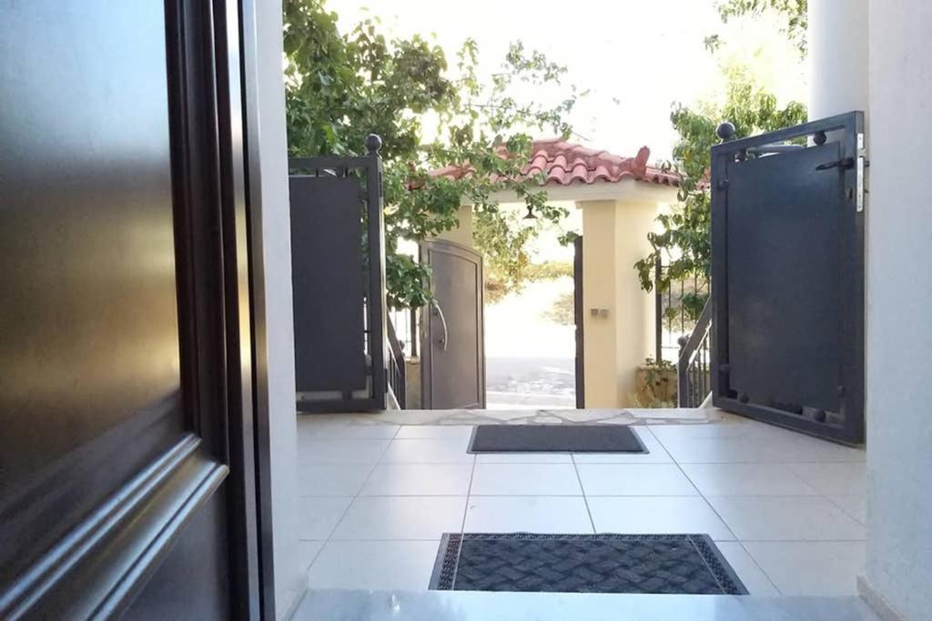 New, Bright, Cozy, Autonomous Apartment With Private Entrance And Garden, 42 M2, 5Min To The Beach And City Center Καλαμάτα Εξωτερικό φωτογραφία