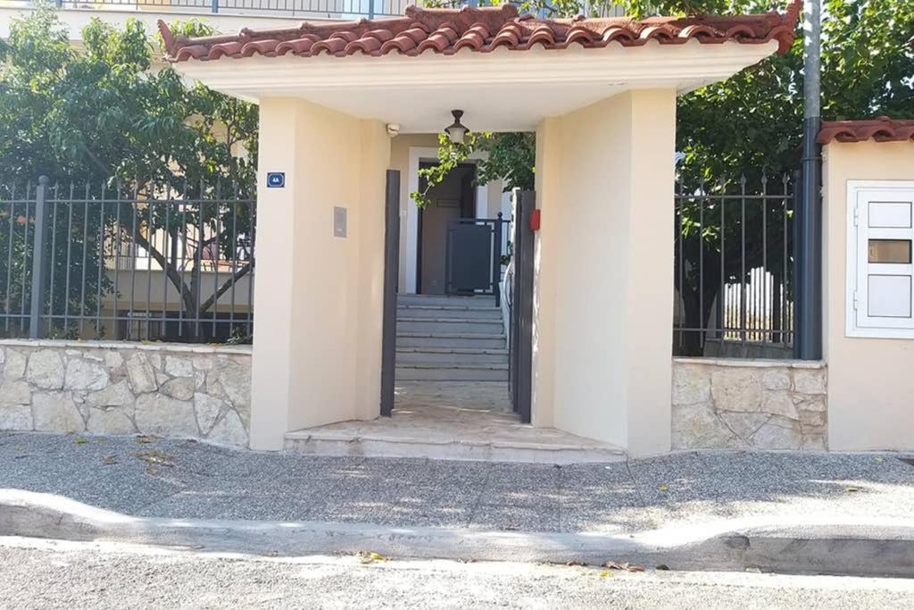 New, Bright, Cozy, Autonomous Apartment With Private Entrance And Garden, 42 M2, 5Min To The Beach And City Center Καλαμάτα Εξωτερικό φωτογραφία