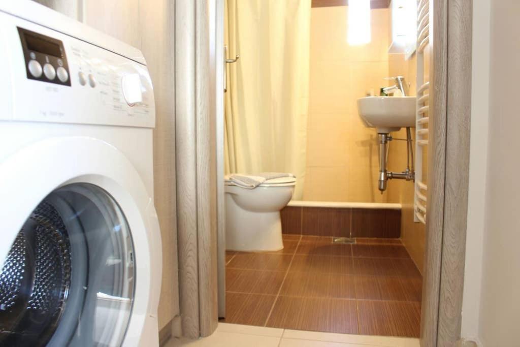 New, Bright, Cozy, Autonomous Apartment With Private Entrance And Garden, 42 M2, 5Min To The Beach And City Center Καλαμάτα Εξωτερικό φωτογραφία