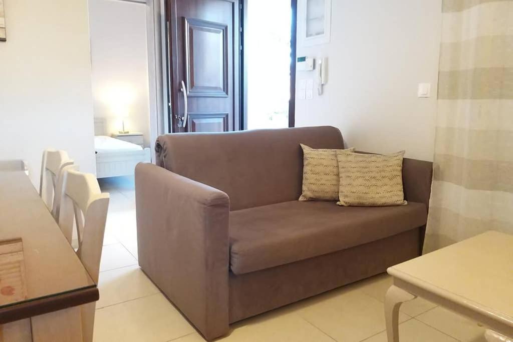 New, Bright, Cozy, Autonomous Apartment With Private Entrance And Garden, 42 M2, 5Min To The Beach And City Center Καλαμάτα Εξωτερικό φωτογραφία