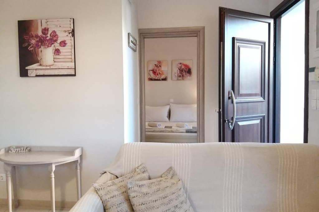New, Bright, Cozy, Autonomous Apartment With Private Entrance And Garden, 42 M2, 5Min To The Beach And City Center Καλαμάτα Εξωτερικό φωτογραφία