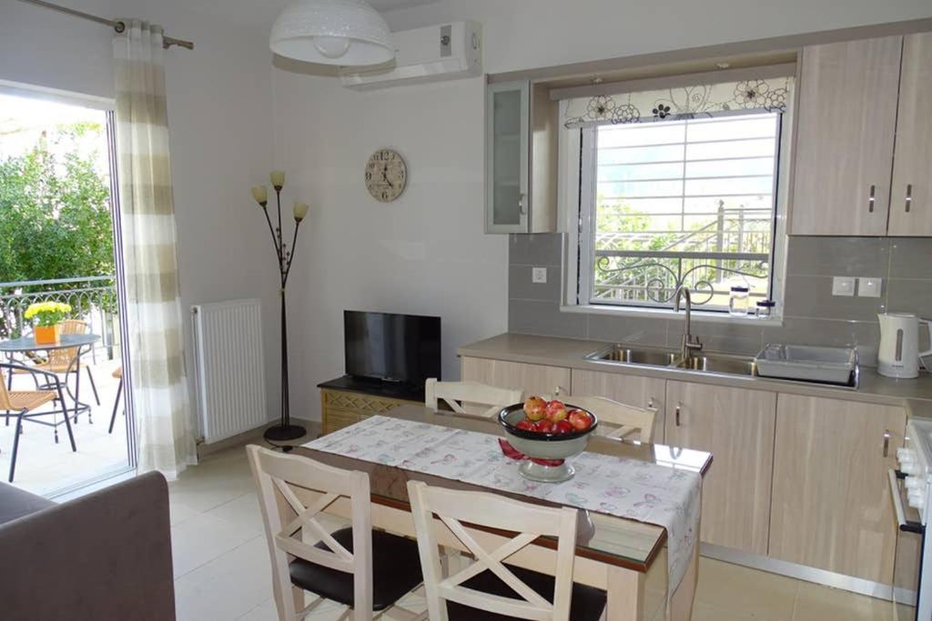 New, Bright, Cozy, Autonomous Apartment With Private Entrance And Garden, 42 M2, 5Min To The Beach And City Center Καλαμάτα Εξωτερικό φωτογραφία
