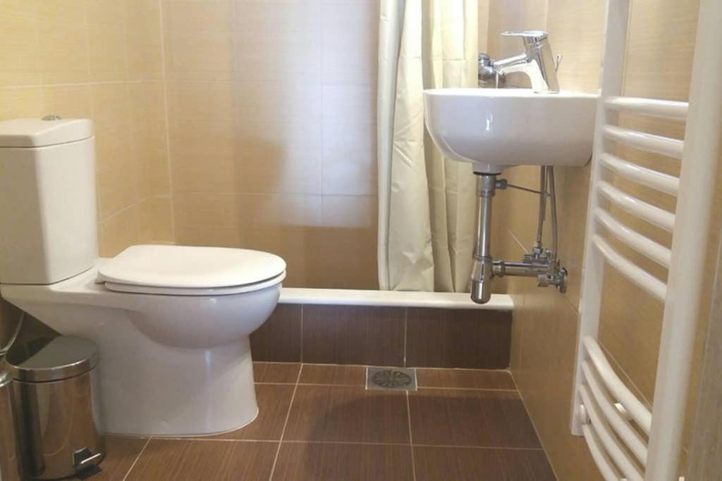 New, Bright, Cozy, Autonomous Apartment With Private Entrance And Garden, 42 M2, 5Min To The Beach And City Center Καλαμάτα Εξωτερικό φωτογραφία