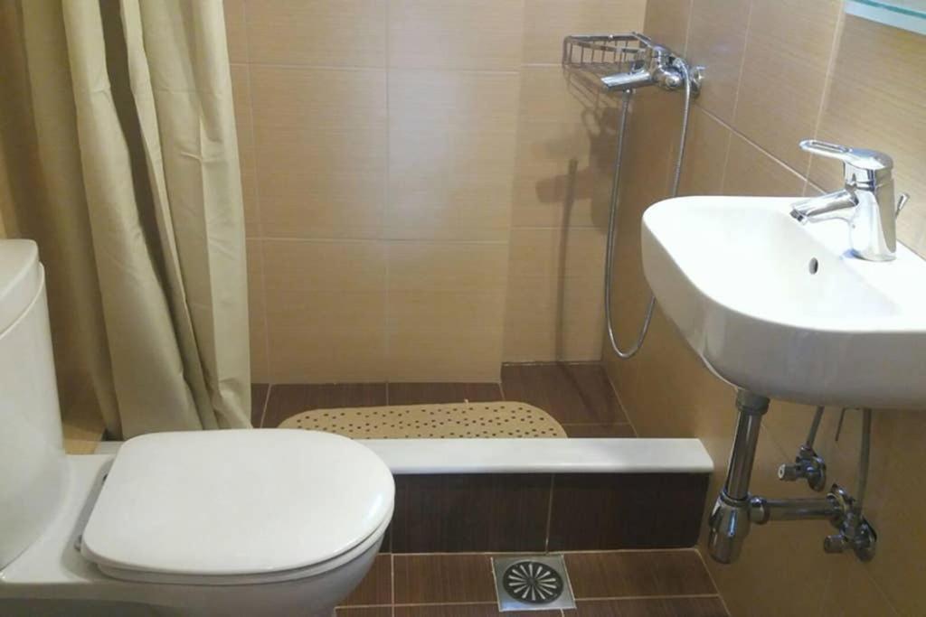 New, Bright, Cozy, Autonomous Apartment With Private Entrance And Garden, 42 M2, 5Min To The Beach And City Center Καλαμάτα Εξωτερικό φωτογραφία